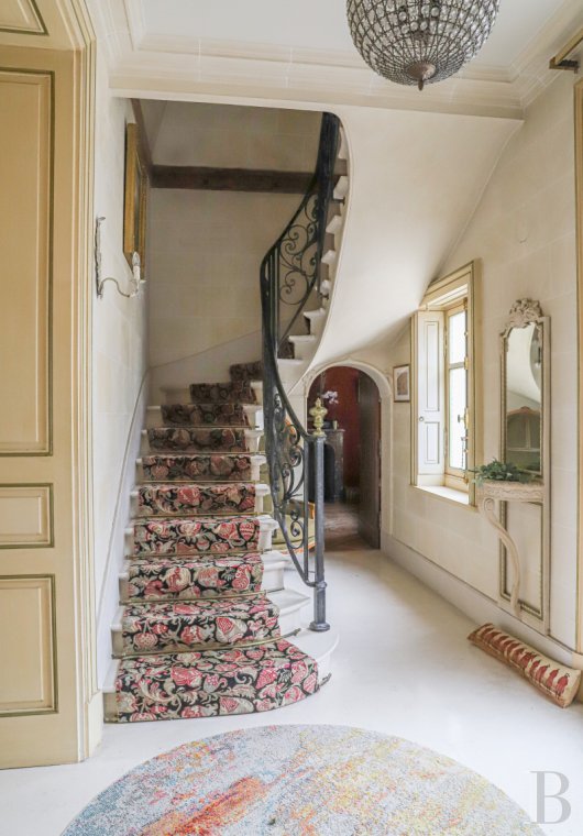 À Loches, au sud-est de Tours, une maison patricienne du 19e siècle posée sur les remparts de la ville - photo  n°9